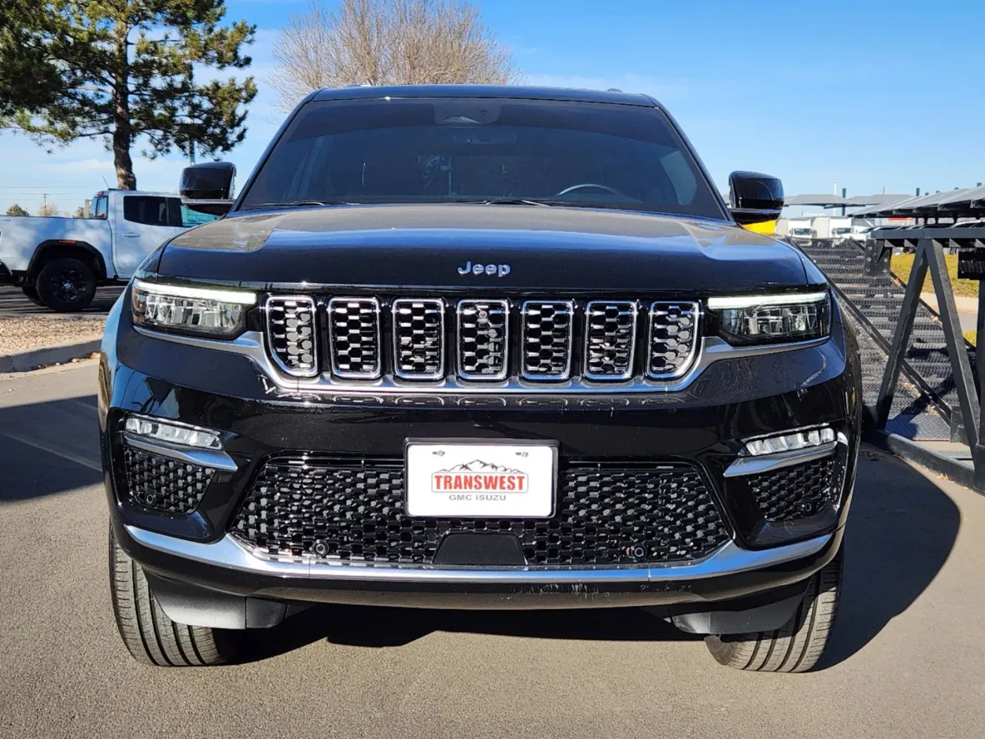 2023 Jeep Grand Cherokee Summit | Photo 4 of 31