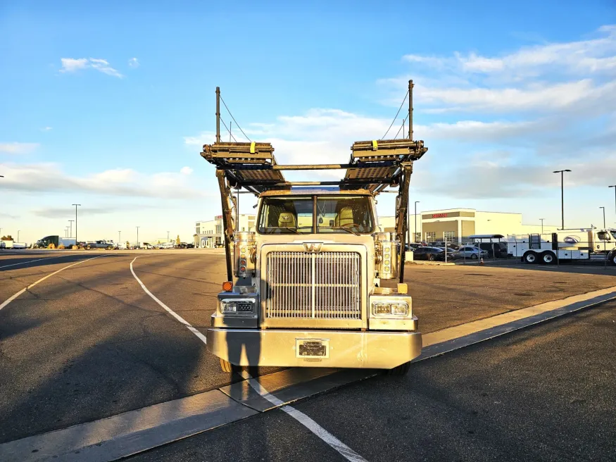 2021 Western Star 4900FA | Photo 3 of 38