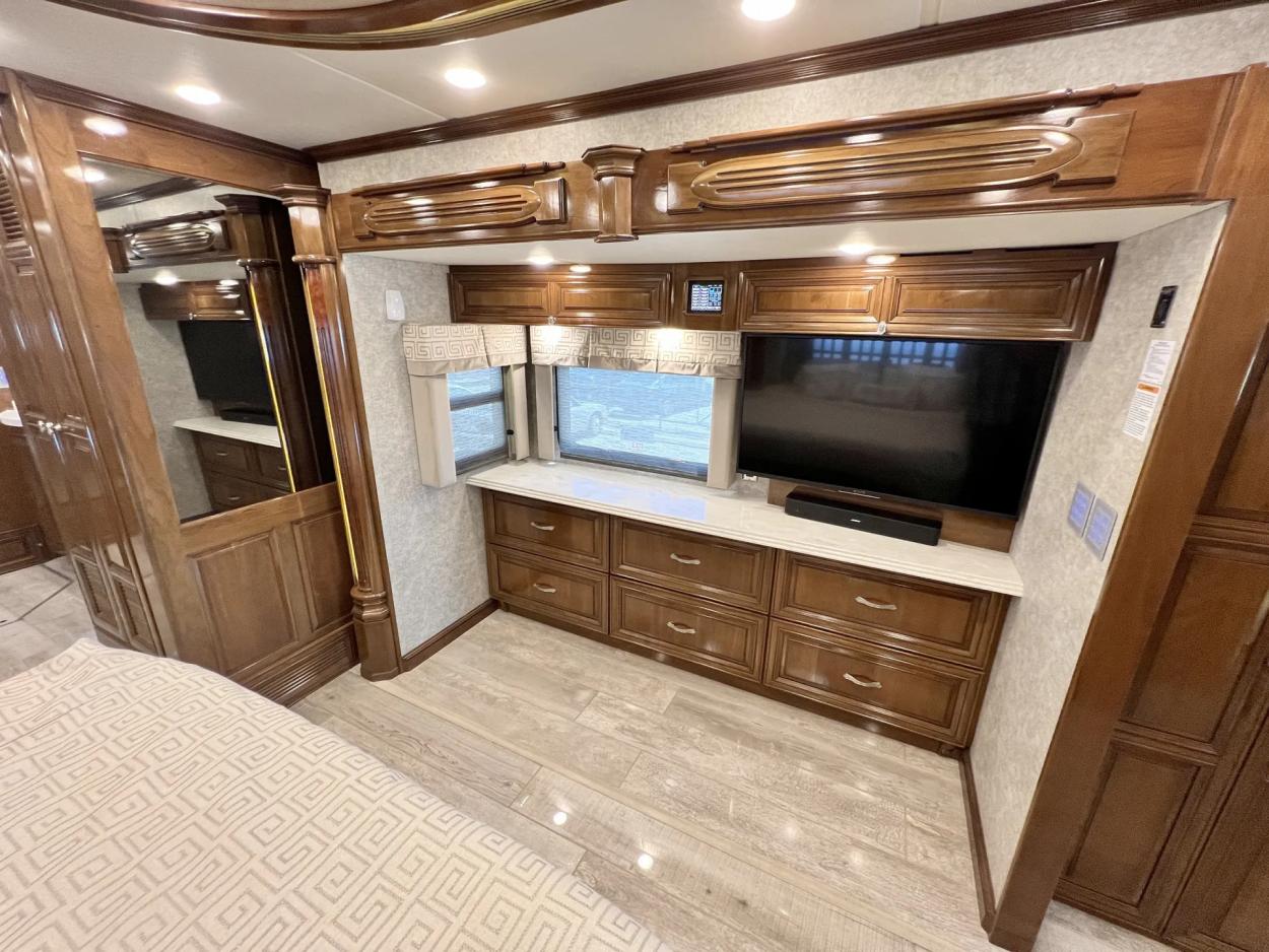 2019 Newmar Essex 4551 | Photo 16 of 34