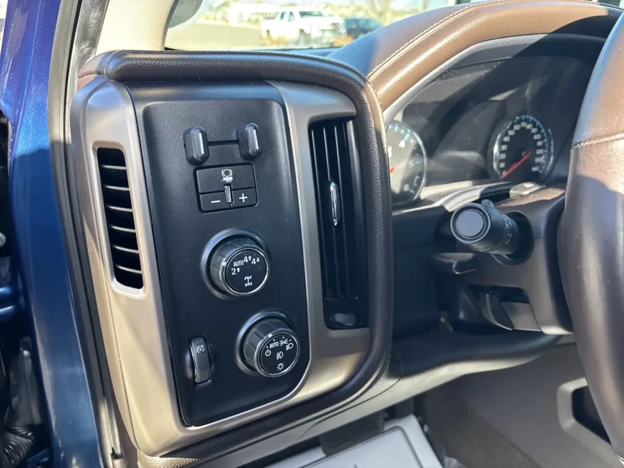 2017 GMC Sierra 1500 Denali | Photo 12 of 21