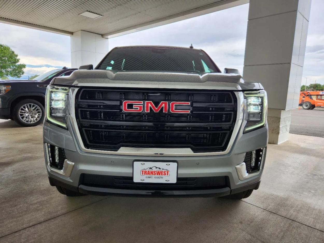 2024 GMC Yukon SLE | Photo 4 of 26