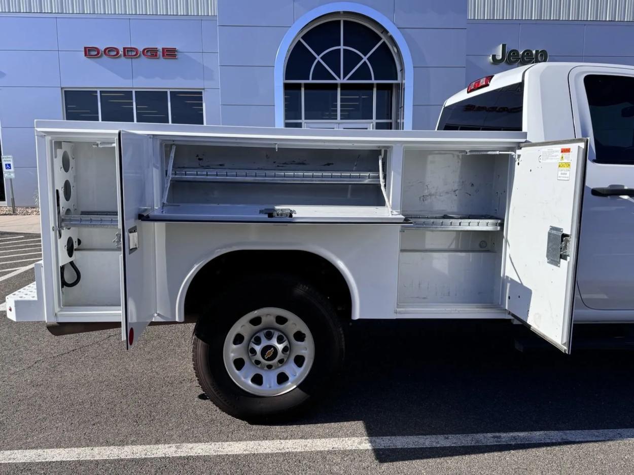 2022 Chevrolet Silverado 3500HD Work Truck | Photo 8 of 15