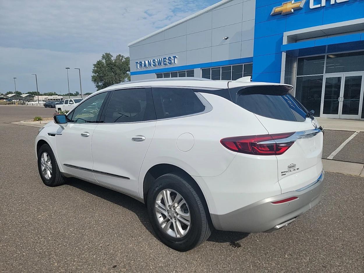 2021 Buick Enclave Essence | Photo 2 of 19