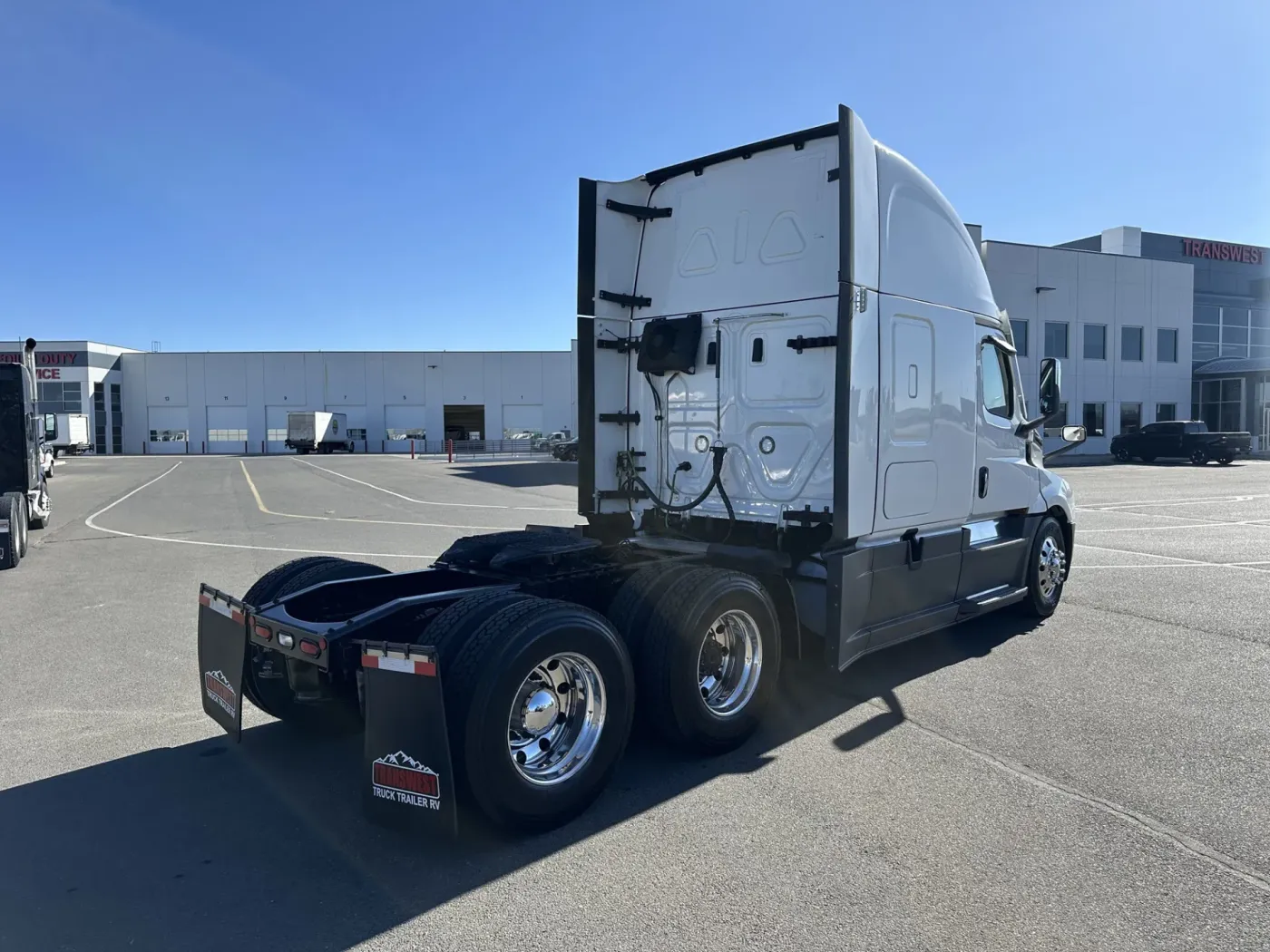 2023 Freightliner Cascadia 126 | Photo 5 of 22