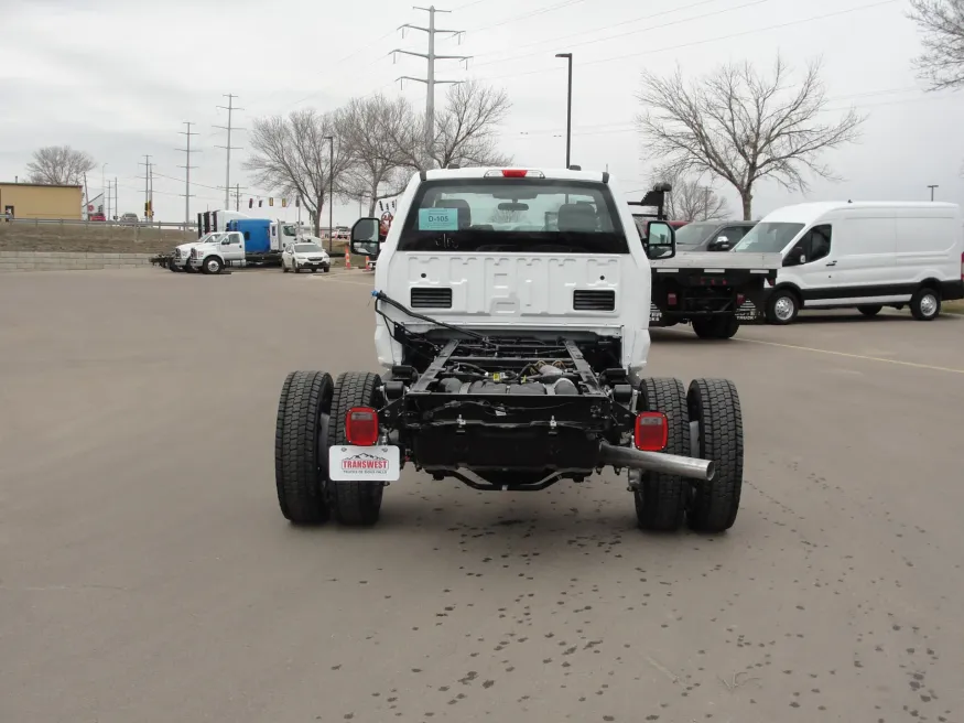 2024 Ford F-550 | Photo 4 of 11