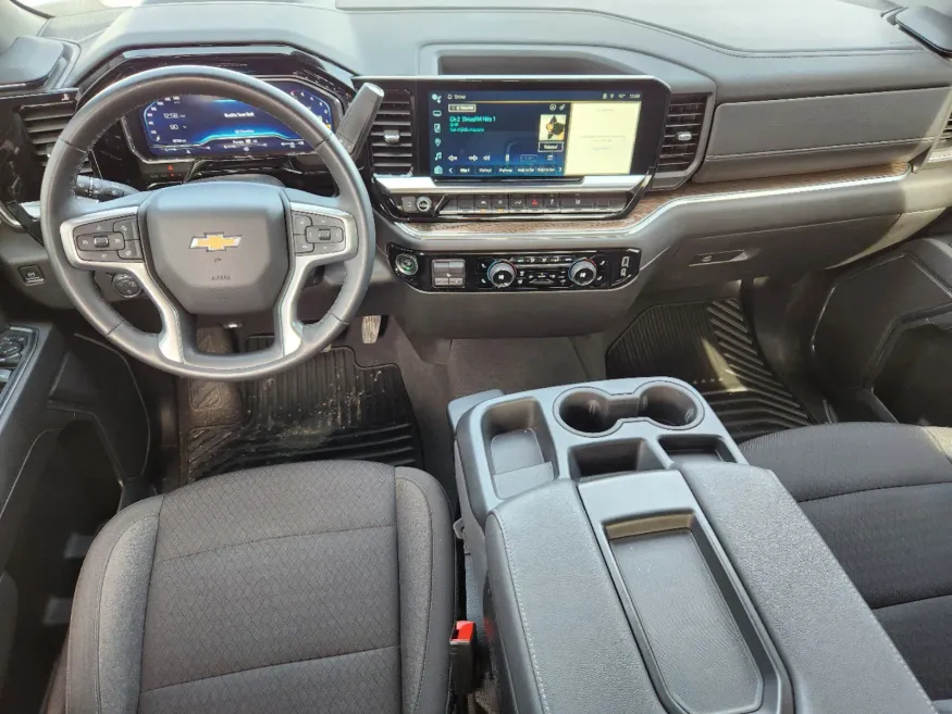 2024 Chevrolet Silverado 1500 LT | Photo 11 of 30