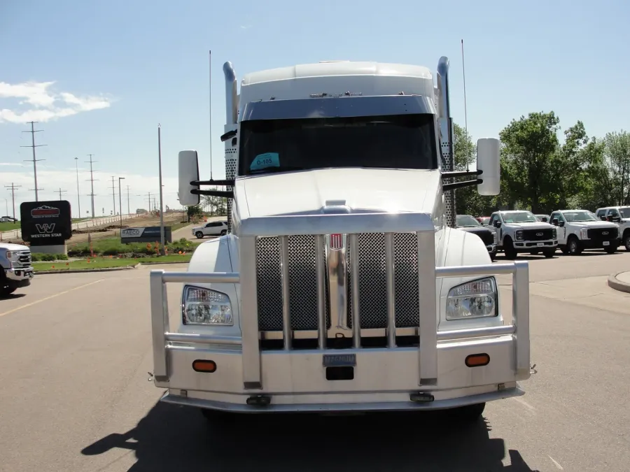 2017 Kenworth T880 | Photo 8 of 22