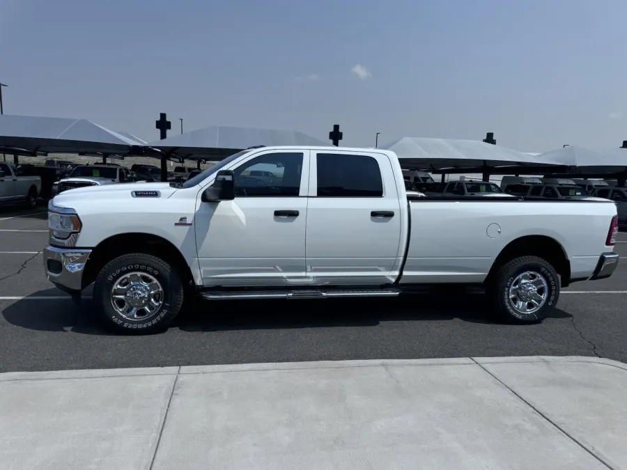 2024 RAM 3500 Tradesman | Photo 3 of 11