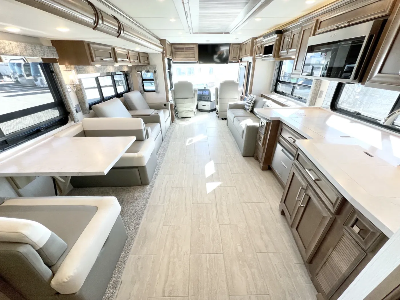 2024 Newmar Ventana 4037 | Photo 5 of 31