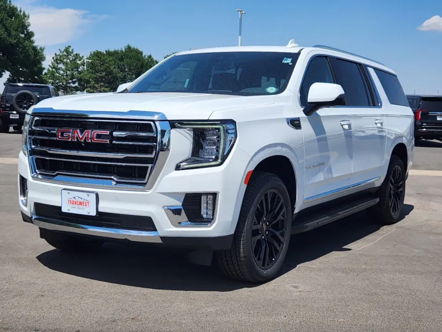 2024 GMC Yukon XL SLT | Photo 3 of 26