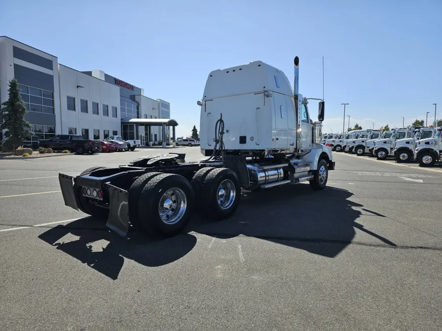 2020 Western Star 4900SA | Photo 7 of 21