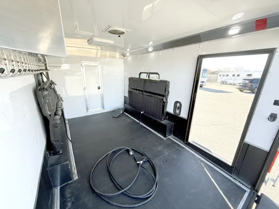 2019 Logan Coach Ultimate Sports Hauler | Photo 19 of 26