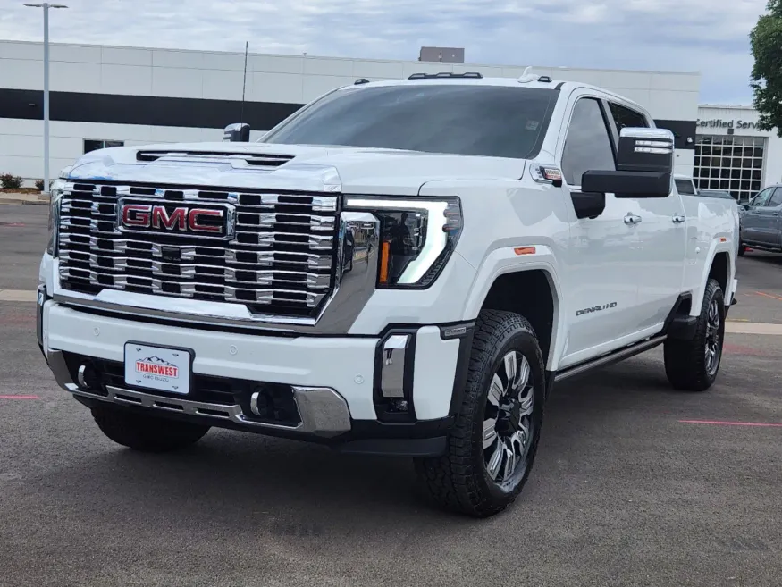 2024 GMC Sierra 3500HD Denali | Photo 3 of 32