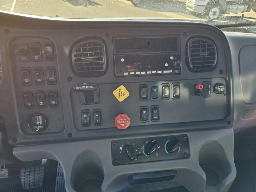 2024 Freightliner 114SD | Photo 12 of 18