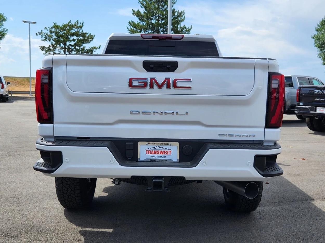 2024 GMC Sierra 3500HD Denali | Photo 11 of 28