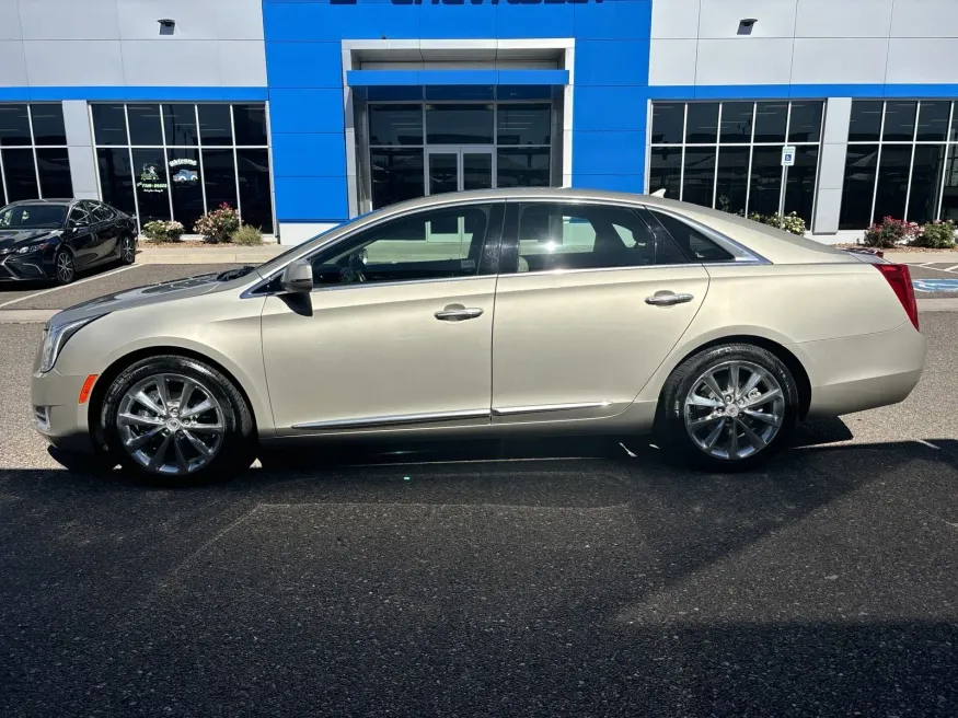 2014 Cadillac XTS Luxury | Photo 1 of 18