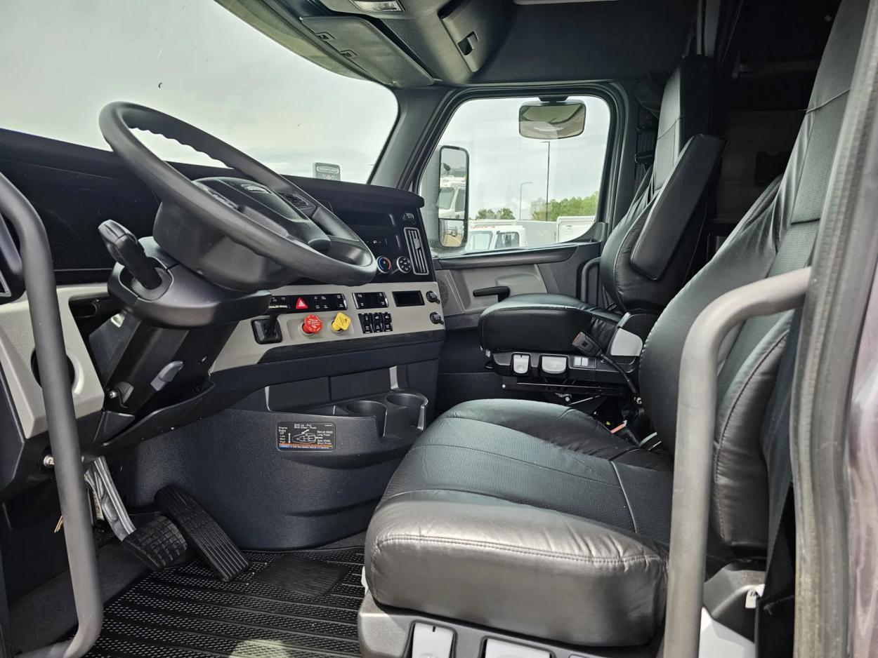 2023 Freightliner Cascadia 126 | Photo 10 of 18