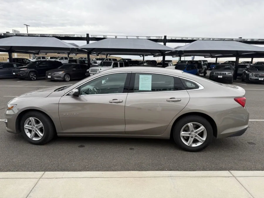 2024 Chevrolet Malibu LT | Photo 4 of 14