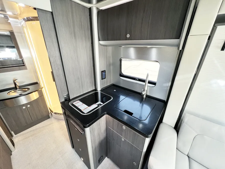 2020 Airstream Atlas Murphy Suite | Photo 11 of 22