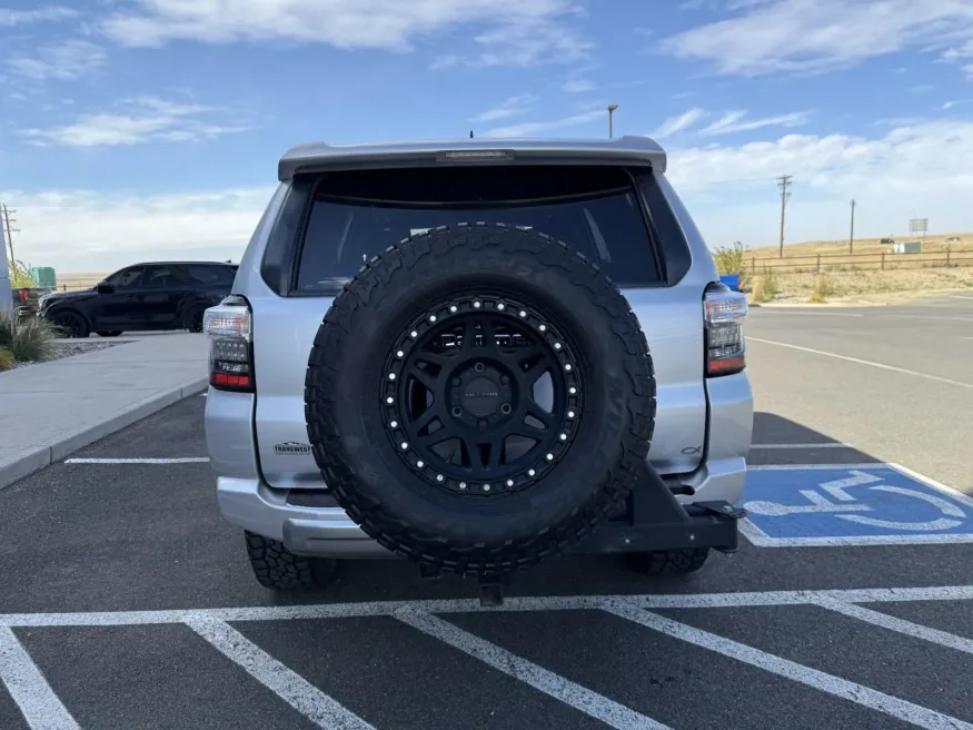 2019 Toyota 4Runner | Photo 7 of 17