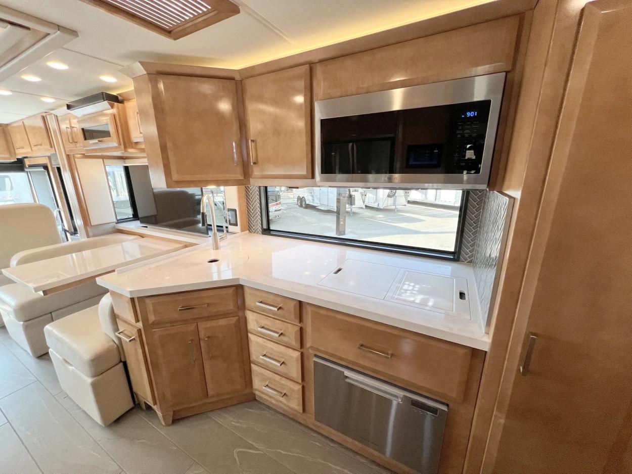 2023 Newmar New Aire 3547 | Photo 7 of 28