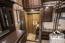 2017 Winnebago Destination 37FL | Thumbnail Photo 15 of 15