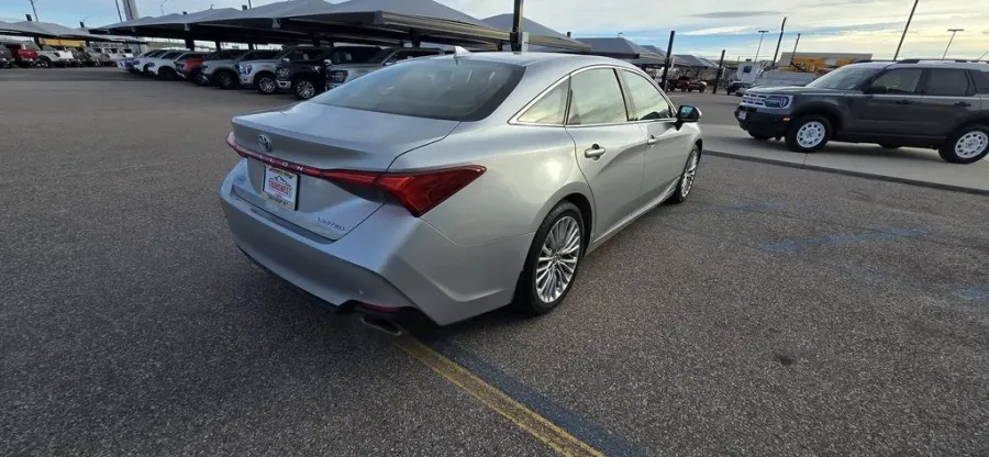 2019 Toyota Avalon | Photo 5 of 29