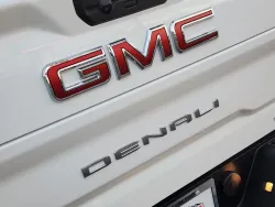 2025 GMC Sierra 3500HD Denali | Thumbnail Photo 12 of 29