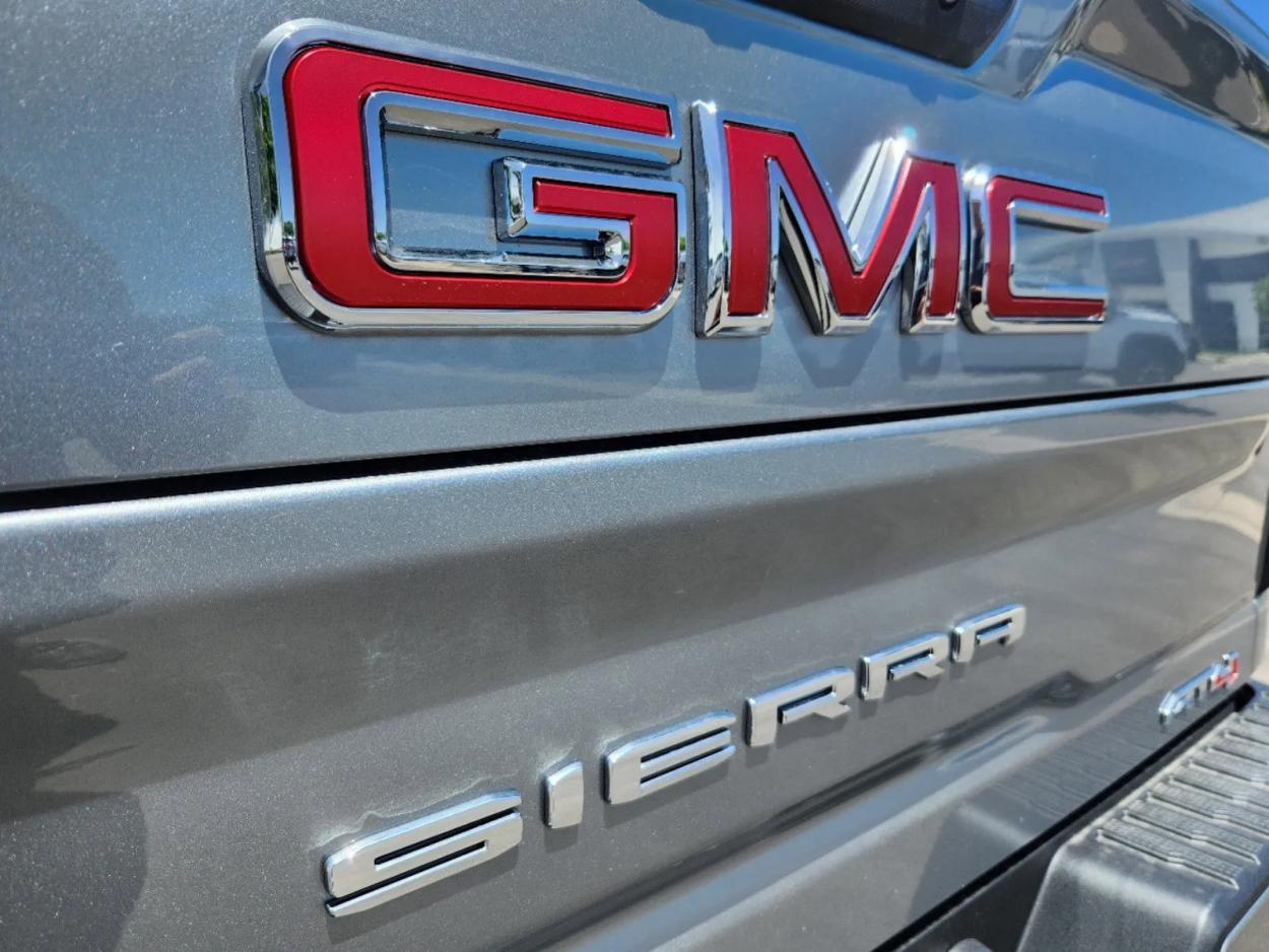 2024 GMC Sierra 2500HD AT4 | Photo 13 of 27