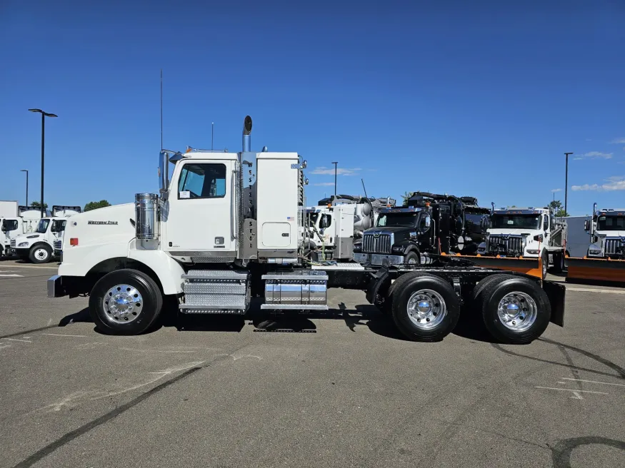 2020 Western Star 4900SA | Photo 7 of 20