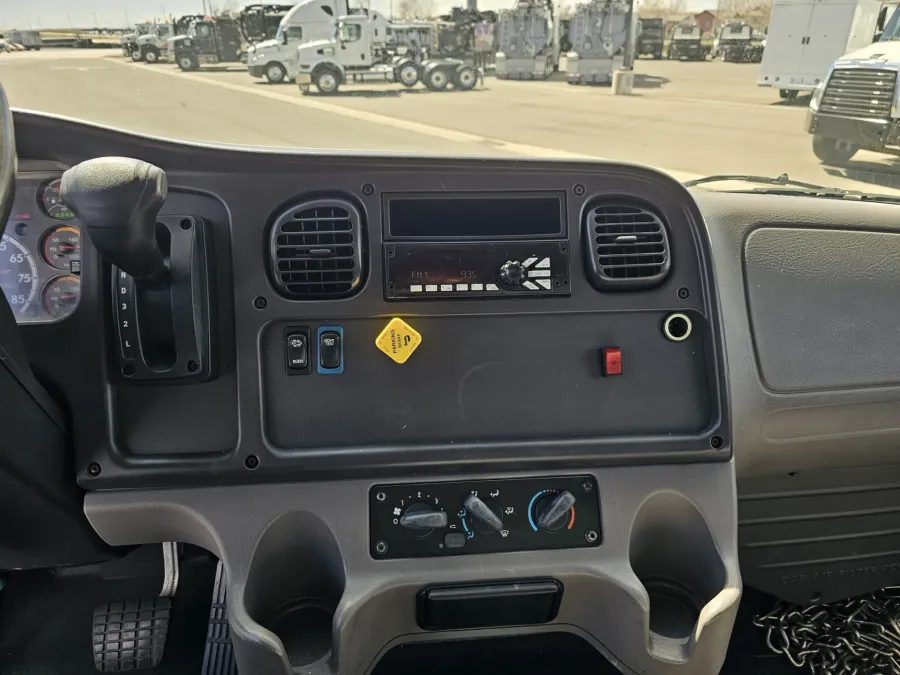 2019 Freightliner M2 106 | Photo 13 of 21