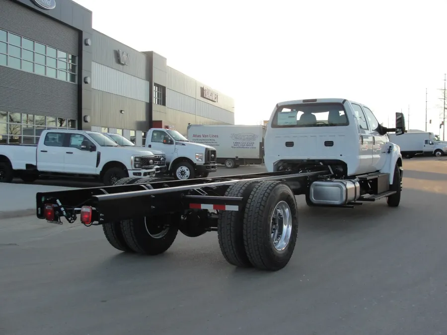 2024 Ford F750 | Photo 5 of 11