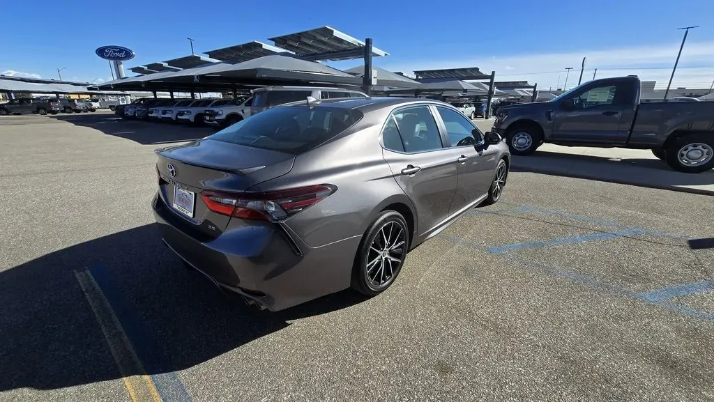 2022 Toyota Camry | Photo 5 of 29