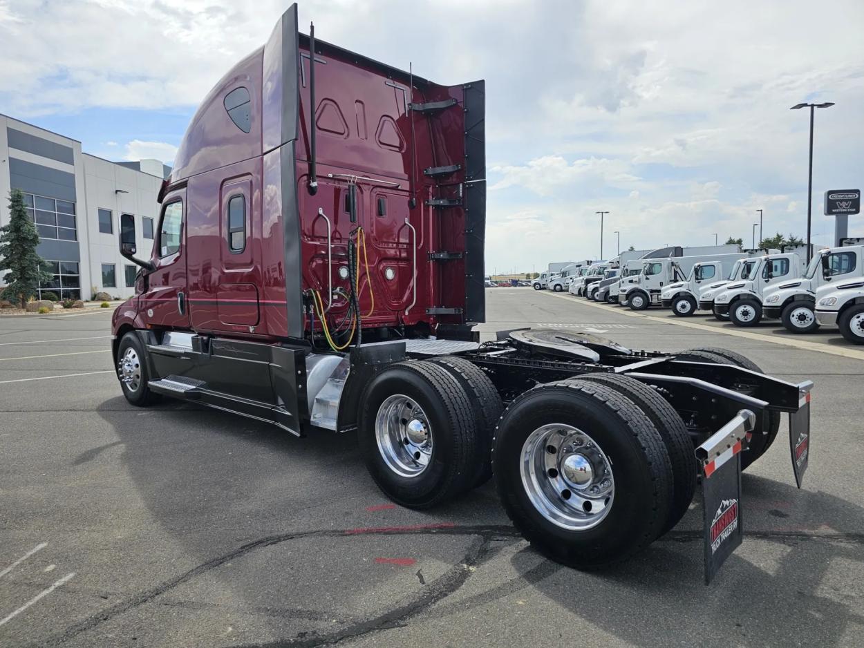 2019 Freightliner Cascadia 126 | Photo 6 of 27