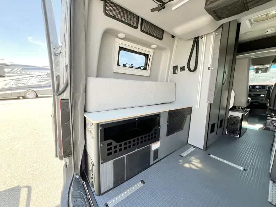 2025 Winnebago Revel 44E | Photo 15 of 20