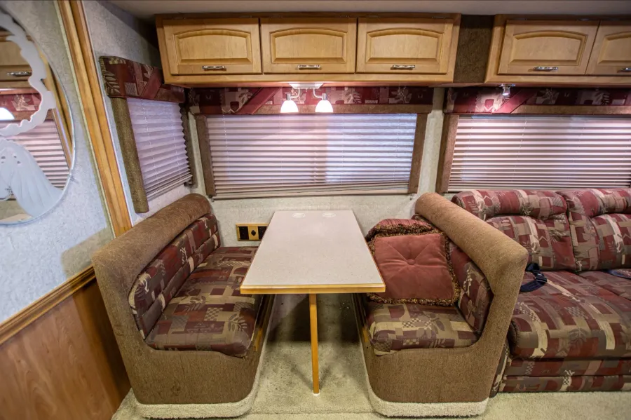 2008 Winnebago Voyage 33V | Photo 13 of 18