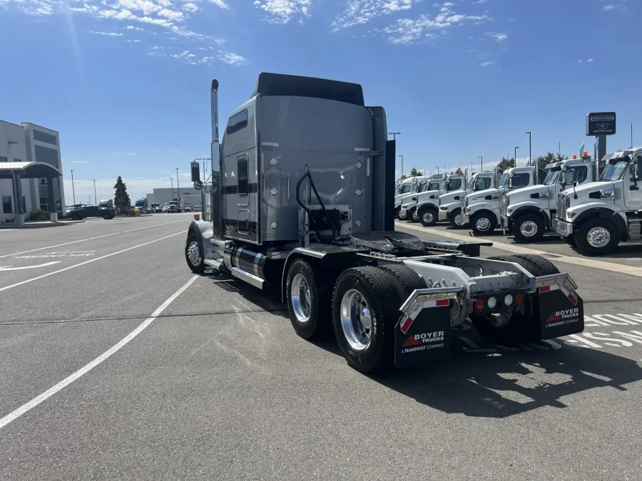 2022 Kenworth W900 | Photo 7 of 20