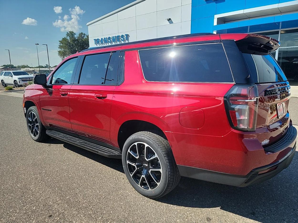 2024 Chevrolet Suburban RST | Photo 2 of 25