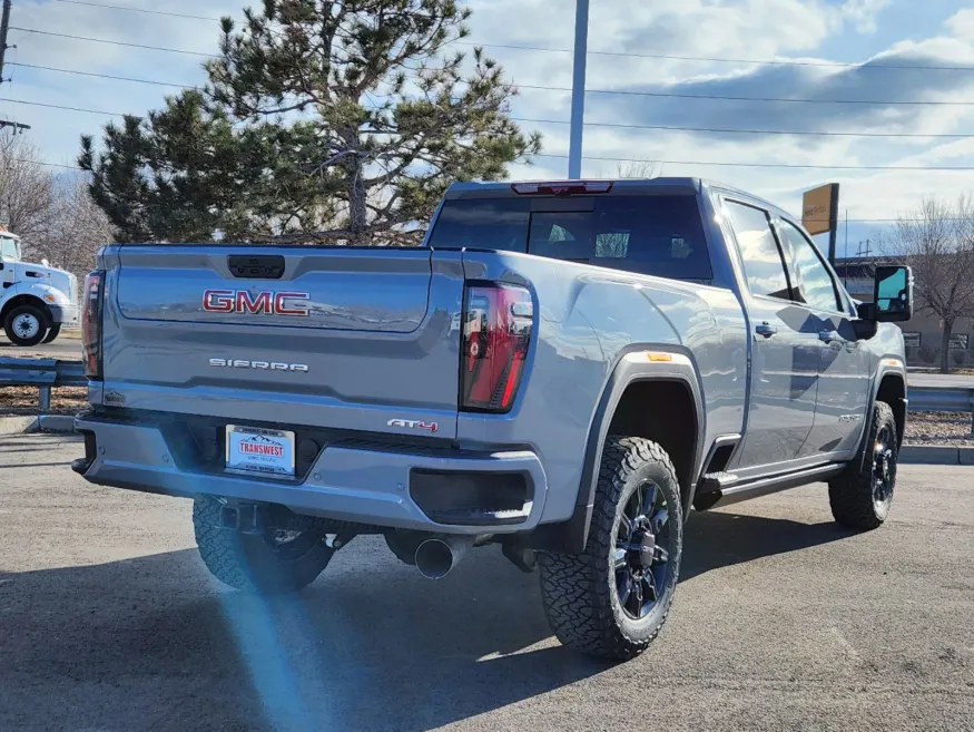 2025 GMC Sierra 2500HD AT4 | Photo 2 of 32