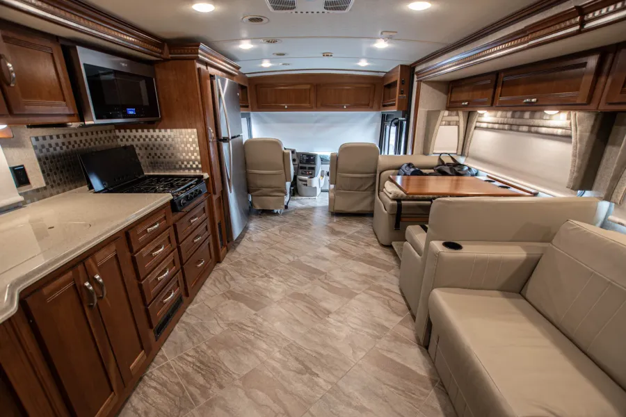 2019 Winnebago Forza 38W | Photo 11 of 28