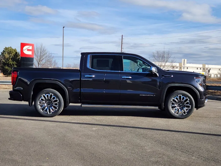 2025 GMC Sierra 1500 Denali Ultimate | Photo 1 of 31