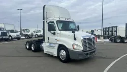 2017 Freightliner Cascadia | Thumbnail Photo 3 of 16