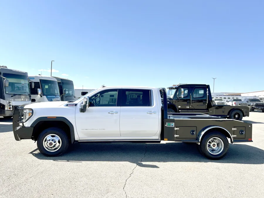 2023 GMC 3500 Denali | Photo 3 of 21