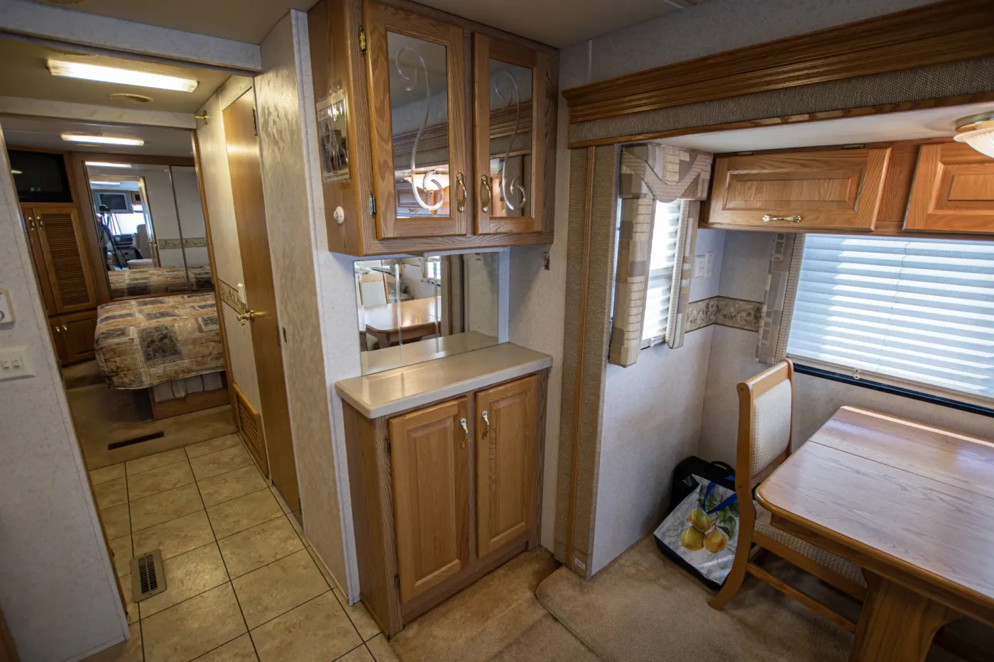 2004 Newmar Kountry Star 3904 | Photo 5 of 8