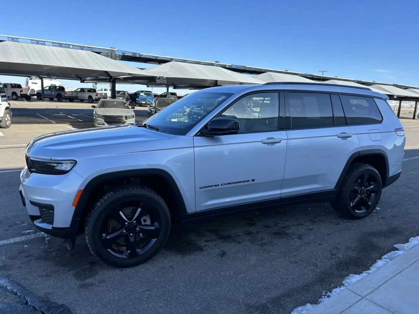 2021 Jeep Grand Cherokee L Altitude | Photo 4 of 18