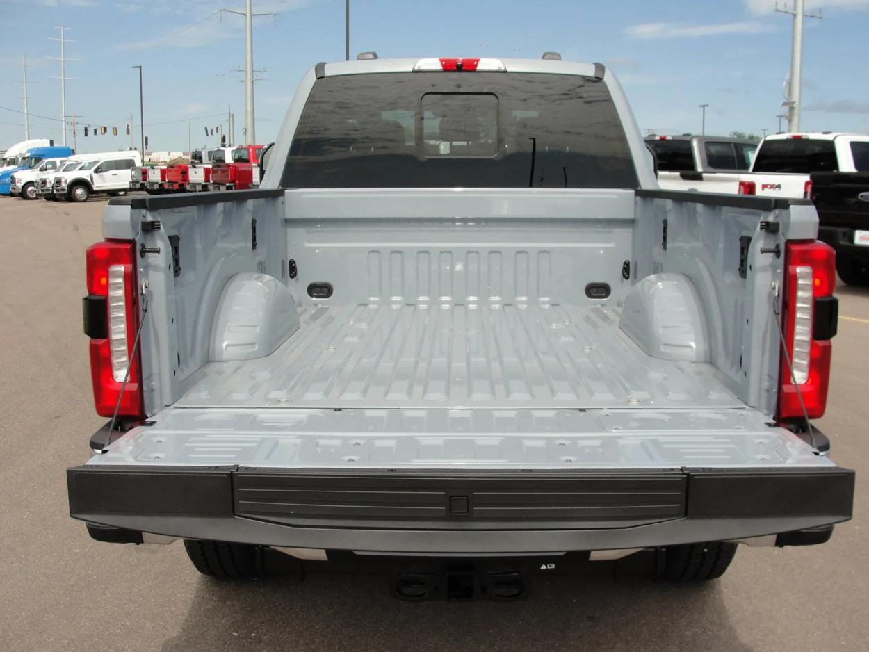 2024 Ford F-350 | Photo 16 of 19