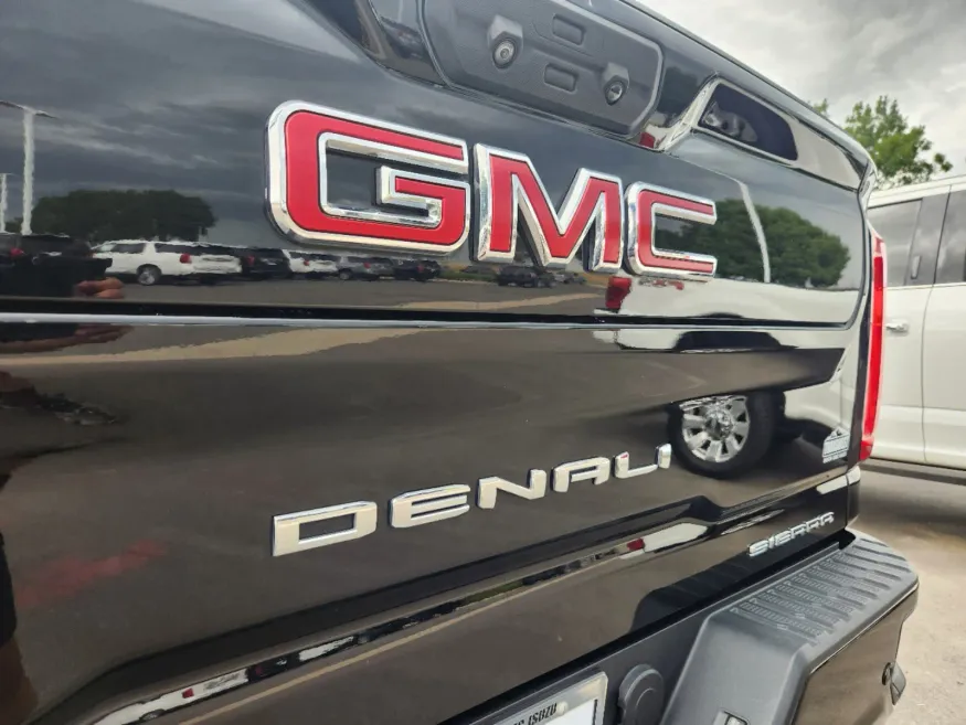 2020 GMC Sierra 2500HD Denali | Photo 13 of 29