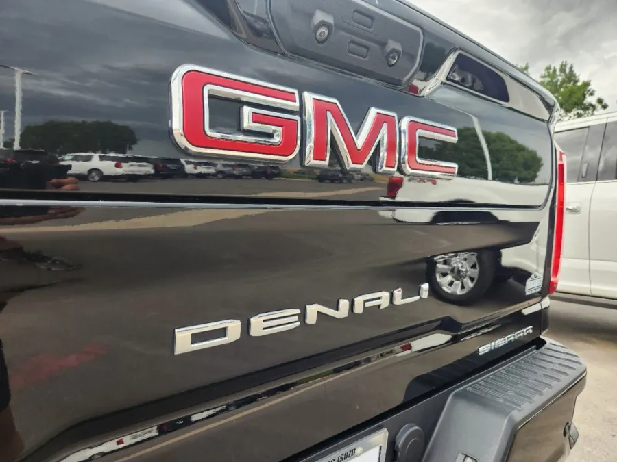 2020 GMC Sierra 2500HD Denali | Photo 13 of 29