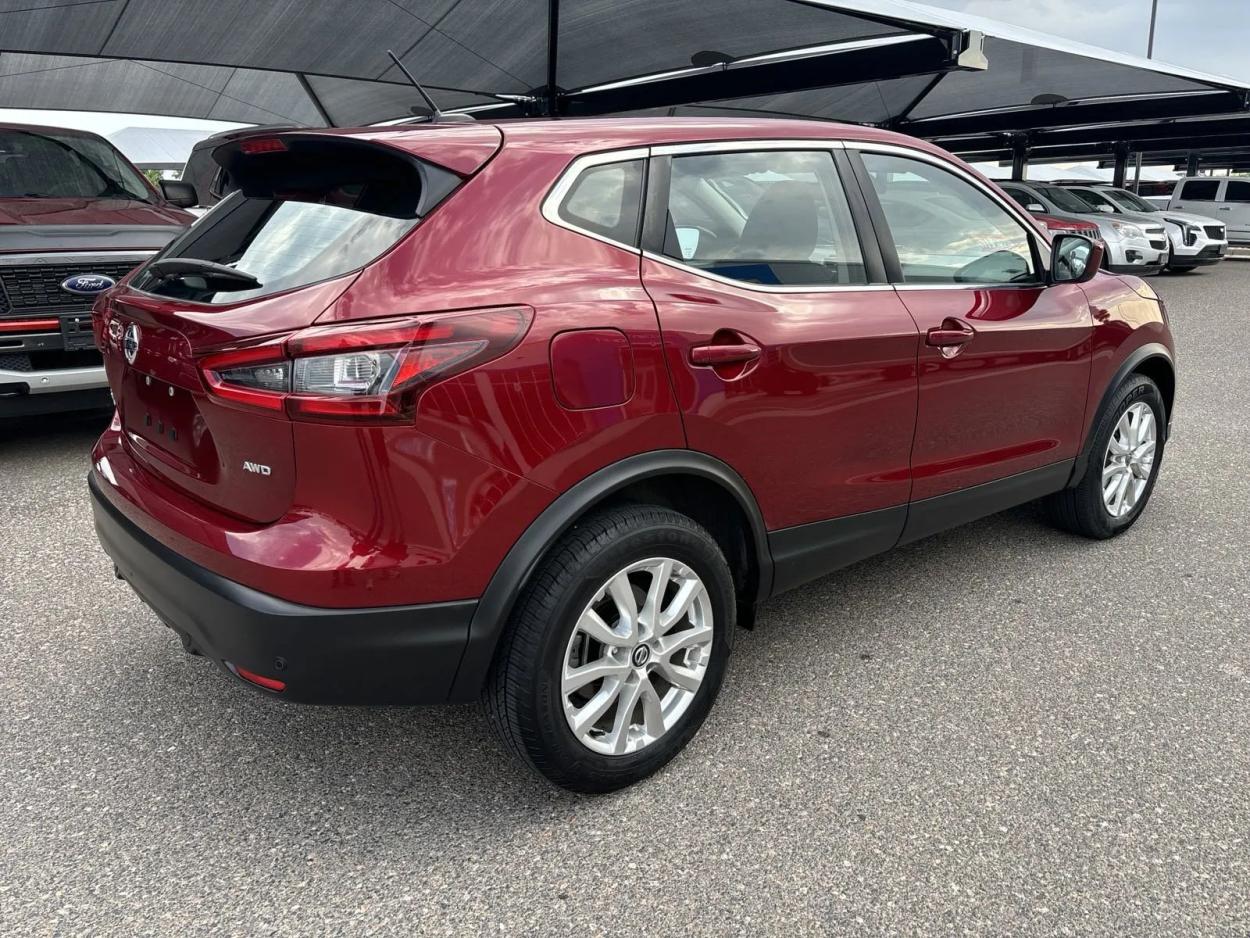 2021 Nissan Rogue Sport S | Photo 4 of 21