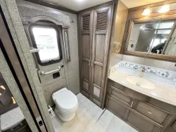 2019 Newmar Ventana 3709 | Thumbnail Photo 17 of 31